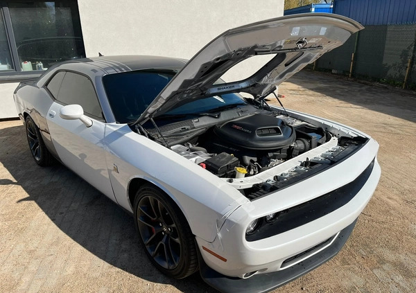 Dodge Challenger cena 95000 przebieg: 33200, rok produkcji 2018 z Ełk małe 326